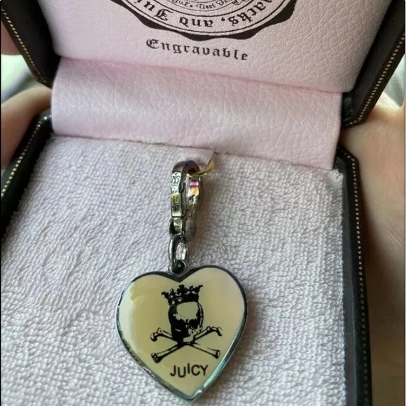 NEW Juicy Couture Heart Queen engraveable Dog Tag Collar Charm Skull Crossbones - Picture 3 of 6
